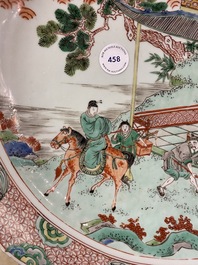 Un plat en porcelaine de Chine famille verte &agrave; d&eacute;cor de figures dans un paysage, Kangxi